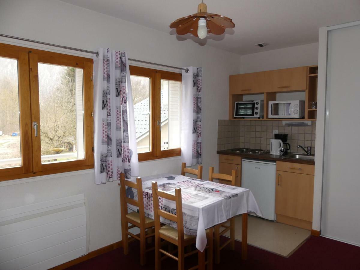 Les Lys Oranges Apartment เลอบูร์-เดอัวซ็อง ภายนอก รูปภาพ